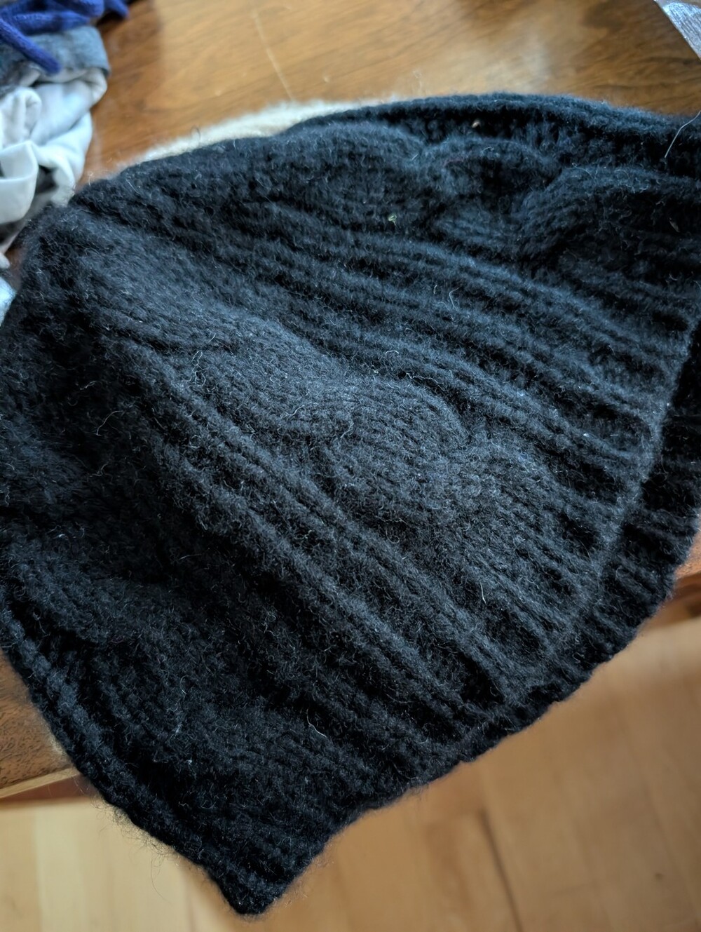Banana Republic 100% Cashmere Cable Knit Beanie Hat – Classic Black